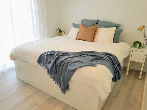 HelloSailor HolidayRental FirePit NBN AppleTV KingBed - Accommodation Sunshine Coast 1