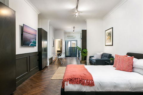 High-End Studio Near Parks, Theatres And Dining - Accommodation Sunshine Coast 1