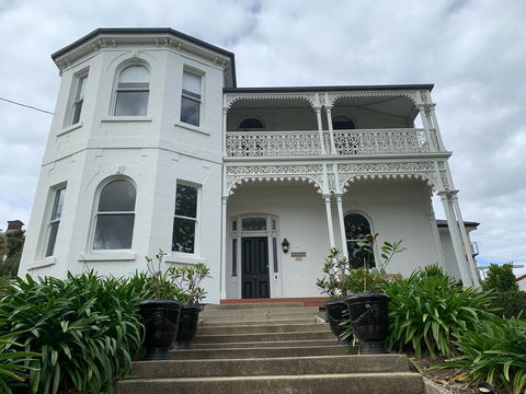 Highfield House - Accommodation Sunshine Coast 0