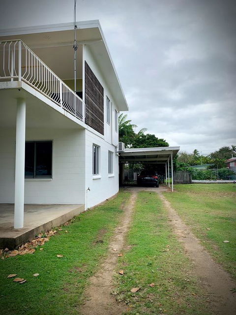 Holiday Rental - Huge House With Beach Views - Accommodation Sunshine Coast 3