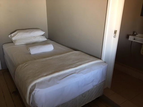 Hotel Corones - Accommodation Sunshine Coast 2