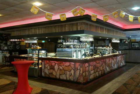 Isa Hotel - Accommodation Sunshine Coast 3