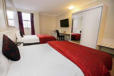 Isa Hotel - Accommodation Sunshine Coast 2