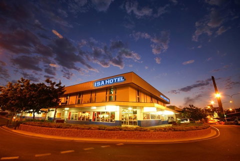 Isa Hotel - Accommodation Sunshine Coast 0