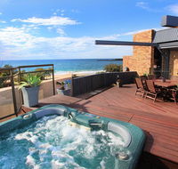 Jedda 5 - Oceanview 3 BDRM Penthouse with Rooftop Spa - Accommodation Sunshine Coast