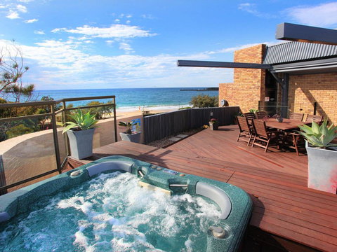 Jedda 5 - Oceanview 3 BDRM Penthouse With Rooftop Spa - Accommodation Sunshine Coast 0