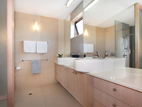 Jedda 5 - Oceanview 3 BDRM Penthouse With Rooftop Spa - Accommodation Sunshine Coast 3