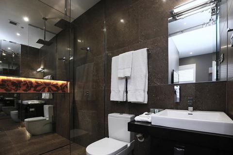 Junction Hotel - Accommodation Sunshine Coast 1