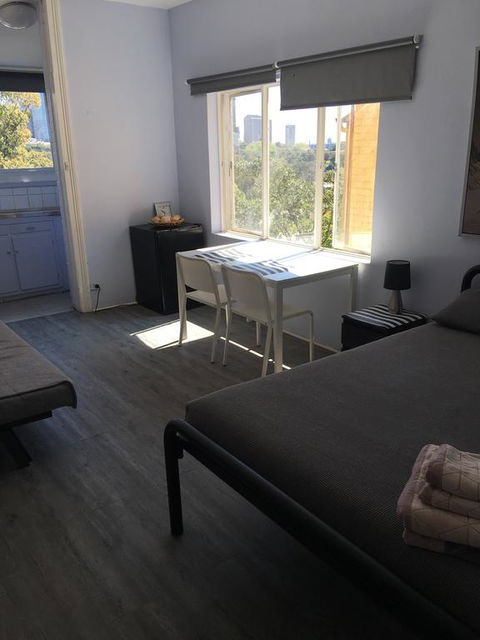 Kanga House Backpackers - Accommodation Sunshine Coast 1