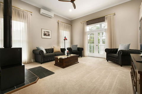 Kerami Manor & Day Spa - Accommodation Sunshine Coast 2