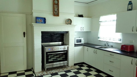 King Cottage - Accommodation Sunshine Coast 0
