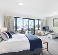 King size studio with water view walk to the city - Accommodation Sunshine Coast