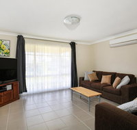 Kingfisher - Pet-Friendly - 10 Mins to Hyams Beach - Accommodation Sunshine Coast