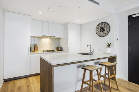 KOZYGURU FORTITUDE VALLEY 2 BED DESIGNER APT + FREE PARKING QFV179-803 - Accommodation Sunshine Coast 3