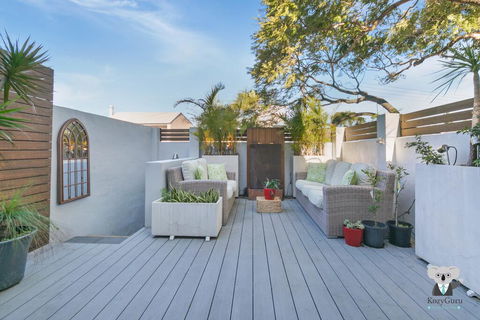 KOZYGURU ROZELLE COSY DREAM HOLIDAY HOME 3 BED HOUSE + FREE NRZ196 - Accommodation Sunshine Coast 1