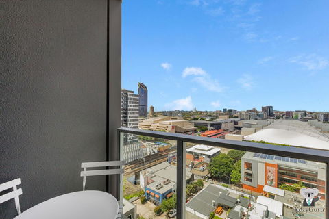 KOZYGURU South Brisbane Kozy Home Feel 1 Bed Free Parking - Accommodation Sunshine Coast 1
