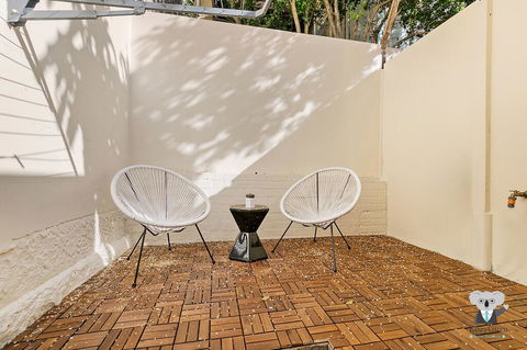 KOZYGURU SYDNEY CBD DARLINGHURST SPLIT LEVEL 2 BEDROOM TOWNHOUSE NDA023 - Accommodation Sunshine Coast 1