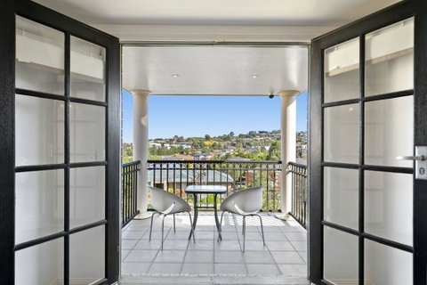 Kyeema Executive 50 - Accommodation Sunshine Coast 1