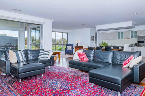 Lahinch Mews - Family Bookings Only - Accommodation Sunshine Coast 1