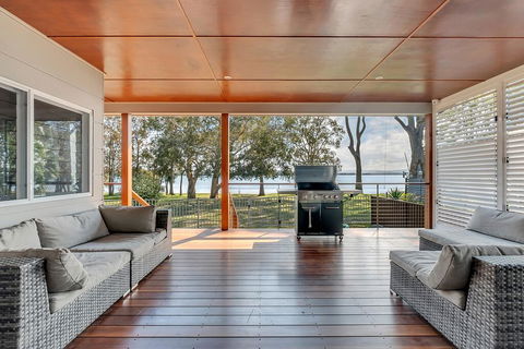 LAKEFRONT And SUNSET HAVEN - Accommodation Sunshine Coast 3