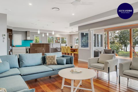 LAKEFRONT And SUNSET HAVEN - Accommodation Sunshine Coast 0