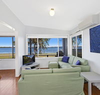Lakes Edge Cottage - Accommodation Sunshine Coast