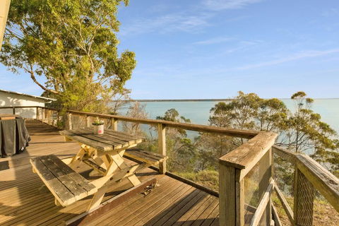 Lakescapes Cottage - 180 Degree Panoramic Views - Accommodation Sunshine Coast 1