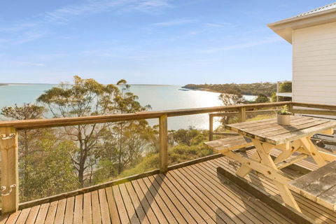 Lakescapes Cottage - 180 Degree Panoramic Views - Accommodation Sunshine Coast 2
