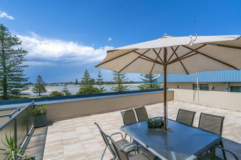 Lakeshore Apartments - Unit 6 - Accommodation Sunshine Coast 2