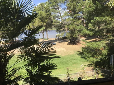 Lakeside Chalet & Studio - Accommodation Sunshine Coast 1