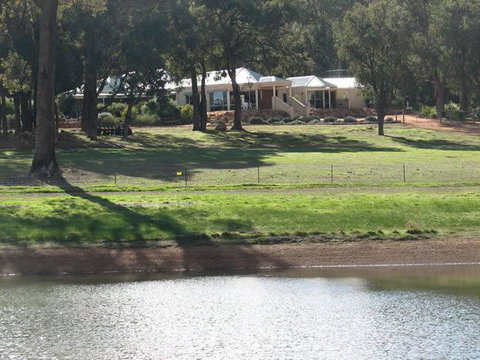 Lakeview Lodge - Accommodation Sunshine Coast 2