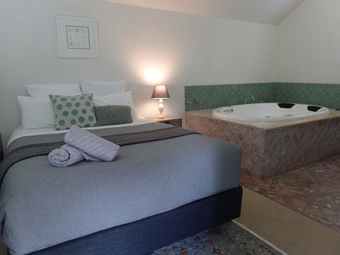 Lauristina Spa Cottage - Accommodation Sunshine Coast 0