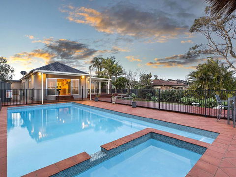 Lavish Lakefront Pool House - Accommodation Sunshine Coast 0
