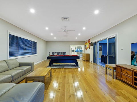 Lavish Lakefront Pool House - Accommodation Sunshine Coast 1