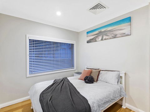 Lavish Lakefront Pool House - Accommodation Sunshine Coast 2