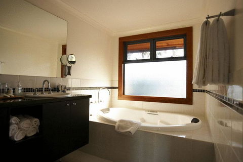 Lazy River Boutique Bed & Breakfast - Accommodation Sunshine Coast 2