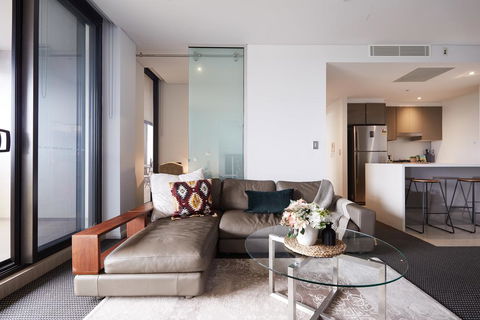 Light-Filled Designer Apartment With Amazing Views - Accommodation Sunshine Coast 2