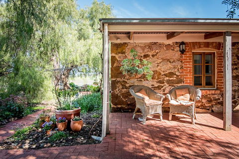 Lucy's Cottage - Accommodation Sunshine Coast 0