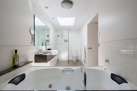 Luna Blu - Luxury B&B - Accommodation Sunshine Coast 2