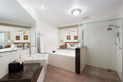 Luna Blu - Luxury B&B - Accommodation Sunshine Coast 3