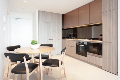 Luxe Apartment Five Minutes From Airport And City - Accommodation Sunshine Coast 3