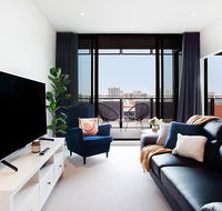 Luxe Apartment Five Minutes From Airport and City - Accommodation Sunshine Coast