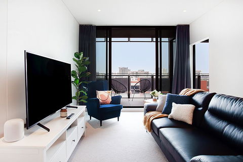 Luxe Apartment Five Minutes From Airport And City - Accommodation Sunshine Coast 0