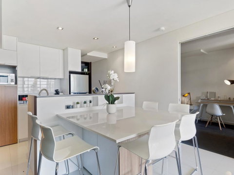 Luxe Furnished City Skyline Views - Accommodation Sunshine Coast 3