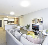 Luxury 1 bedroom  1 study with 1 parking - Accommodation Sunshine Coast