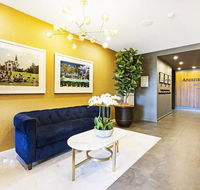 Luxury Apartment Opposite Train Station in Cannon Hill and 17 minutes from the City - Accommodation Sunshine Coast