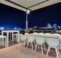 Luxury Darwin City Lights Jacuzzi Central Location Large House New Furnishings - Accommodation Sunshine Coast