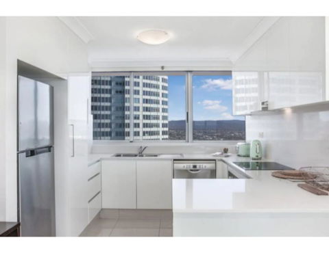 Luxury Holiday Escape High Above Surfers Paradise - Accommodation Sunshine Coast 3