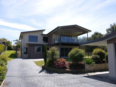 Luxury Near Old Pier Beach - Accommodation Sunshine Coast 0