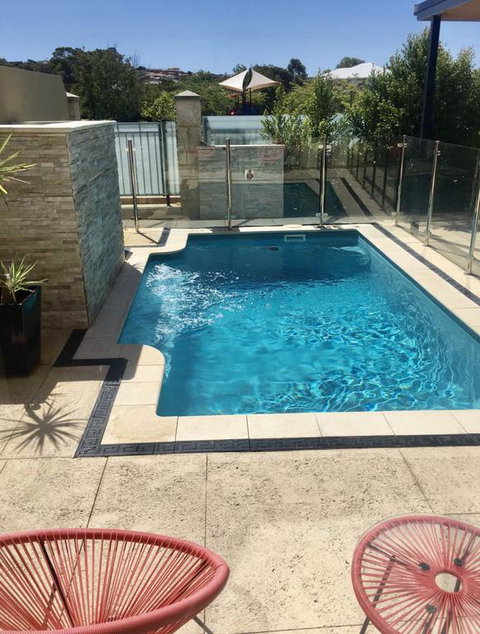 LUXURY VILLA W POOL & SPAS - Accommodation Sunshine Coast 3
